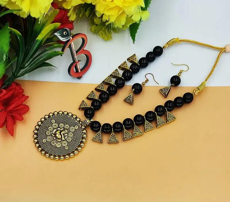 Black necklace set