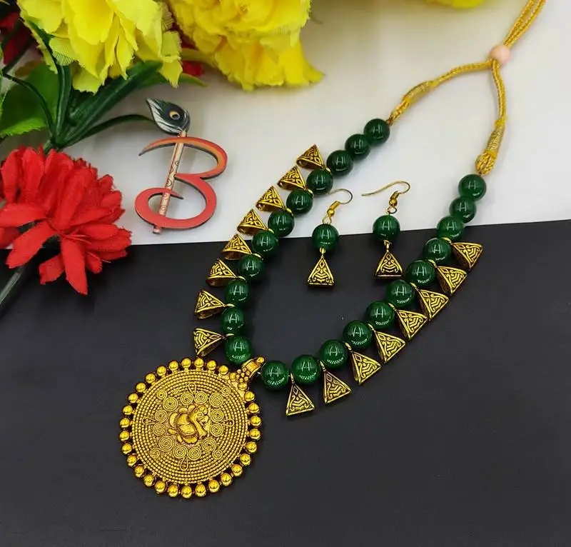 Green necklace set