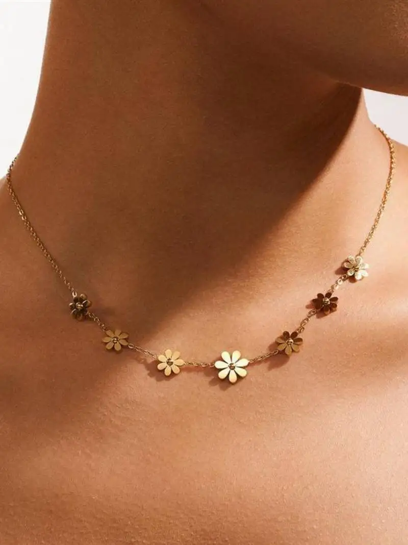 18k gold waterproof floral chain necklace with daisy charms
