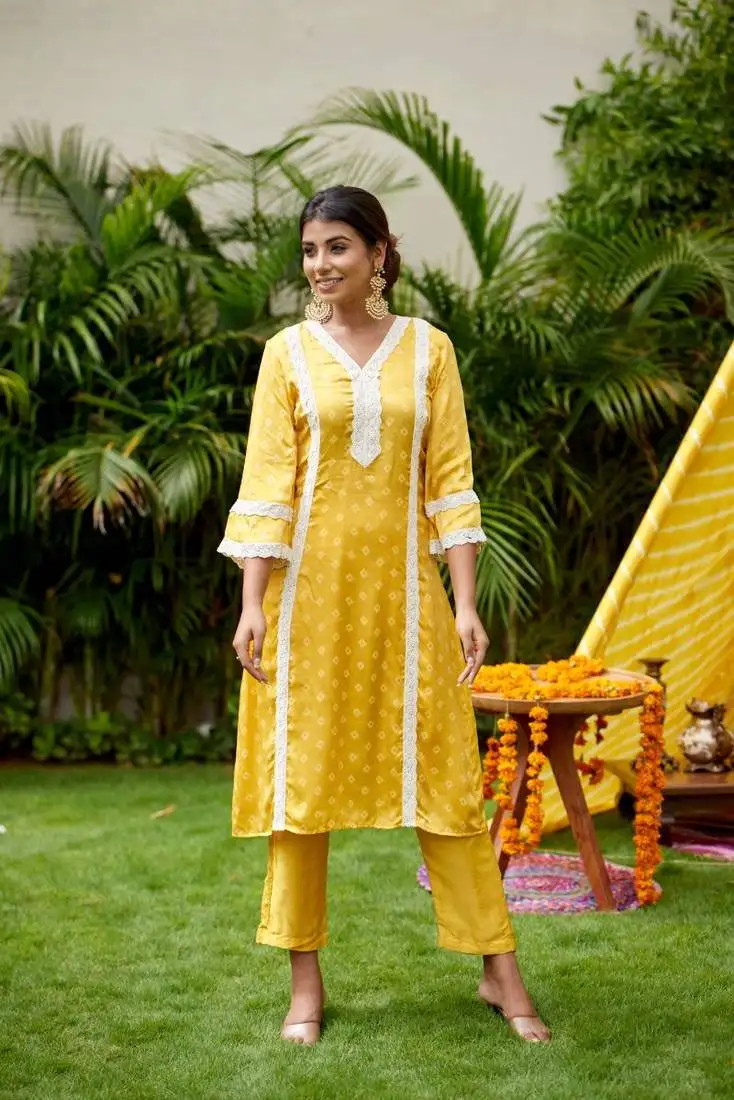 Yellow white border heavy kurta (set of 2)