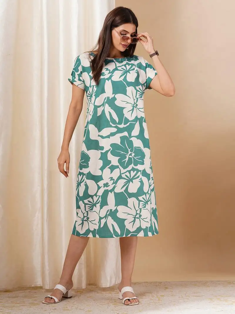 Blue printed cotton dress with hand embroidery and pocket.