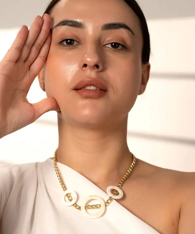 White trinity lustre necklace