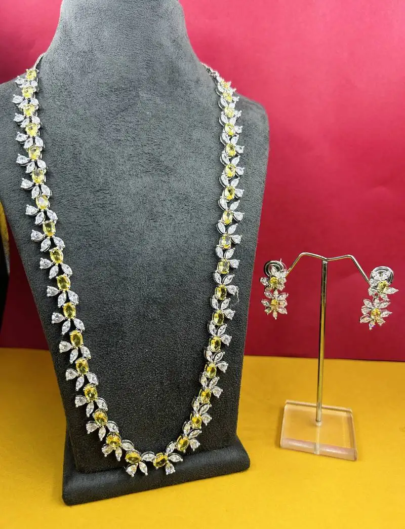 Yellow stone onyx diamond set