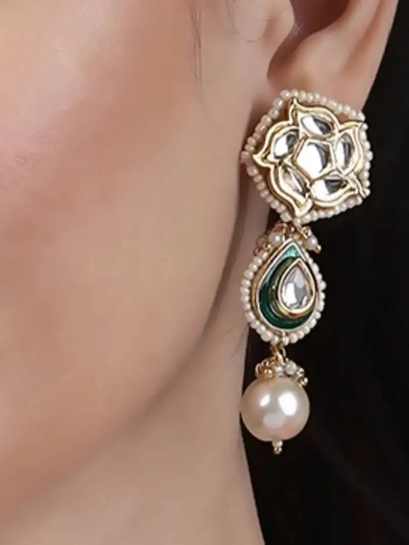 Zaitooni drop earring