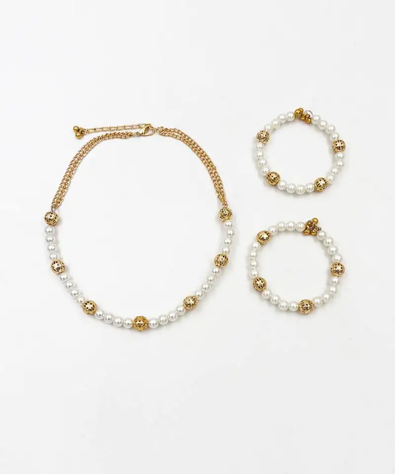 Pearl choker necklace & 2 bracelets set- off white. gold